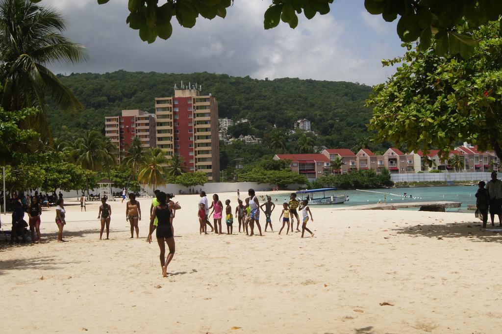 Alva Mae Apartment Ocho Rios Exterior photo